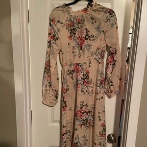 Wore once for family pictures. SHEIN dress. Great condition.